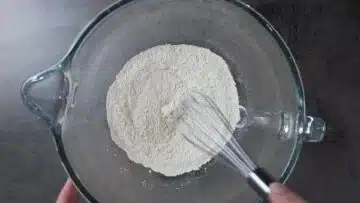 Low Carb Brotsticks: Mischen