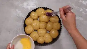 Low Carb Buchteln ohne Zucker: Bestreichen