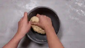 Low Carb Buchteln ohne Zucker: Kneten