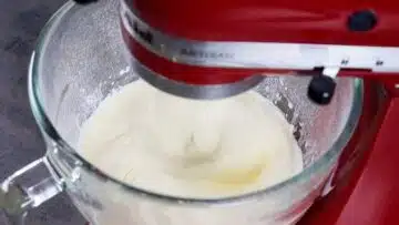 Low Carb Butercreme ohne Zucker: Einrühren