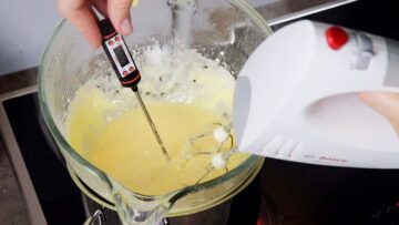 Low Carb Butercreme ohne Zucker: Erhitzen