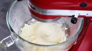 Low Carb Butercreme ohne Zucker: Hinzugeben