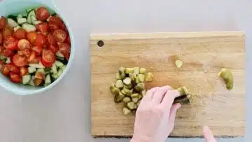 Low Carb Cheeseburger Auflauf: Würfeln