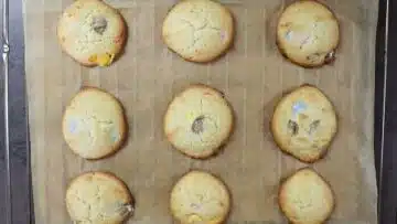 Low Carb Cookies mit Schokolinsen: Backen