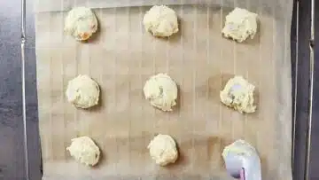 Low Carb Cookies mit Schokolinsen: Formen