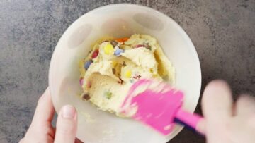 Low Carb Cookies mit Schokolinsen: Unterheben