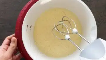 Low Carb Creme Brulee ohne Zucker: Rühren