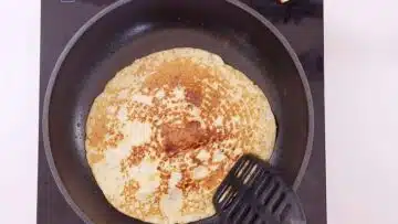 Low Carb Crepes: Ausbacken