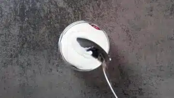 Low Carb Dessert mit Quark: Rühren