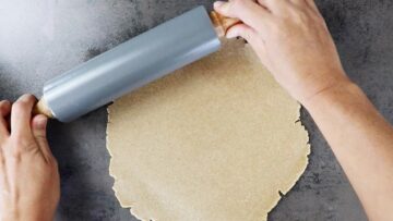 Low Carb Engadiner Nusstorte ohne Zucker: Ausrollen