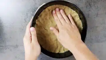 Low Carb Engadiner Nusstorte ohne Zucker: Drücken