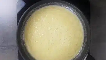 Low Carb Engadiner Nusstorte ohne Zucker: Hinzugeben