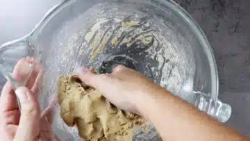 Low Carb Engadiner Nusstorte ohne Zucker: Kneten