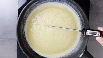 Low Carb Engadiner Nusstorte ohne Zucker: Köcheln