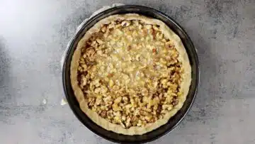 Low Carb Engadiner Nusstorte ohne Zucker: Zusammensetzen