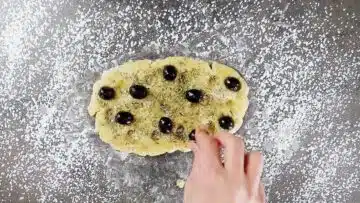 Low Carb Focaccia: Belegen