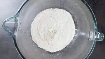 Low Carb Focaccia: Mischen