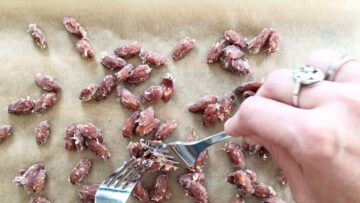 Low Carb gebrannte Mandeln ohne Zucker: Auseinanderziehen