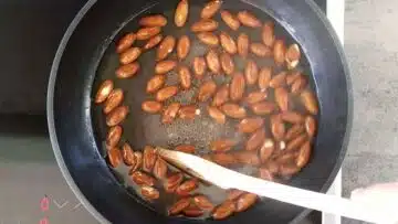 Low Carb gebrannte Mandeln ohne Zucker: Köcheln