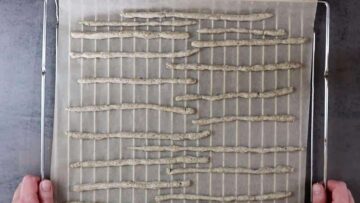 Low Carb Grissini: Backen