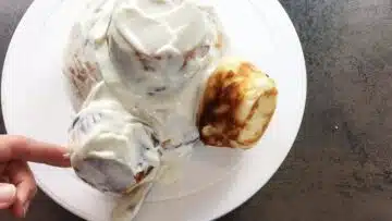 Low Carb Hasenpopo Torte ohne Zucker: Bestreichen