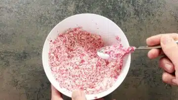 Low Carb Hasenpopo Torte ohne Zucker: Färben