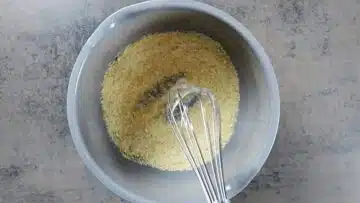 Low Carb Hüttenkäse Toasties: Mischen