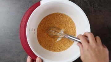 Low Carb Käse Schinken Muffins: Mischen