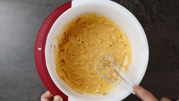 Low Carb Käse Schinken Muffins: Unterheben