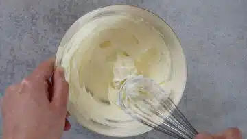 Low Carb Käsekuchen im Glas: Rühren