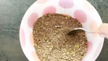 Low carb Knuspermüsli: Mischen