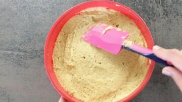 Low Carb Kuchenboden: Umfüllen