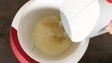 Low Carb Kürbiskuchen mit Cream Cheese Frosting: Rühren