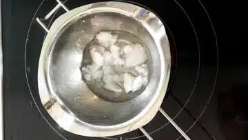 Low Carb Kürbiskuchen mit Cream Cheese Frosting: Schmelzen