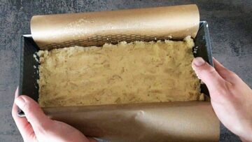 Low Carb Mandelstollen mit Marzipan: Backen