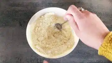 Low Carb Mandelstollen mit Marzipan: Mischen