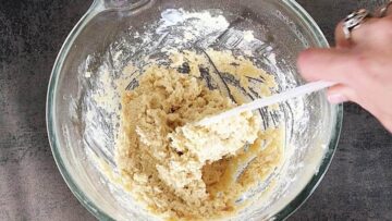 Low Carb Mandelstollen mit Marzipan: Unterheben