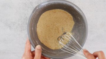 Low Carb Mikrowellen Brot: Mischen