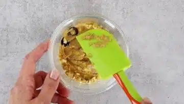 Low Carb Mikrowellen Brot: Umfüllen