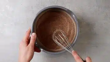 Low Carb Milchschnitte ohne Zucker: Mischen