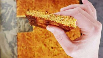 Low Carb Möhrenkuchen vom Blech: Schneiden