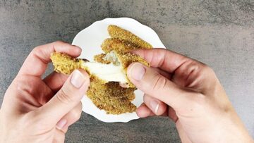 Low Carb Mozzarella Sticks: Abtropfen
