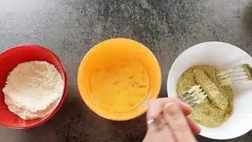 Low Carb Mozzarella Sticks: Panieren