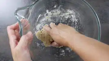 Low Carb Mürbeteig herzhaft: Kneten