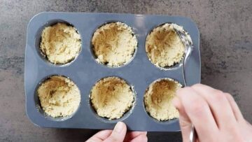 Low Carb Muffins mit Mandelmehl: Umfüllen