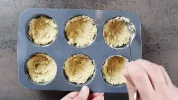 Low Carb Muffins mit Mandelmehl: Umfüllen