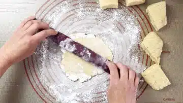 Low Carb Naan Brot: Ausrollen