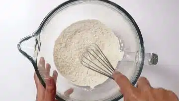 Low Carb Naan Brot: Mischen