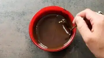 Low Carb Nuss Nougat Frosting ohne Zucker: Erwärmen