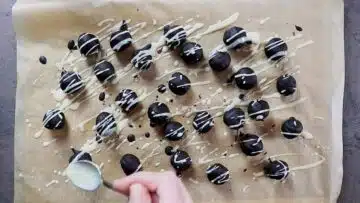 Low Carb Nuss Nougat Pralinen ohne Zucker: Dekorieren